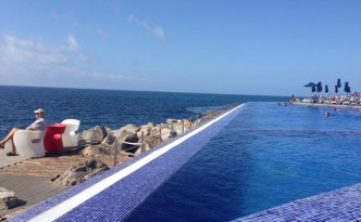 Vacker och varm pool.